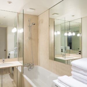bathtub, mirror, real estate-2660937.jpg